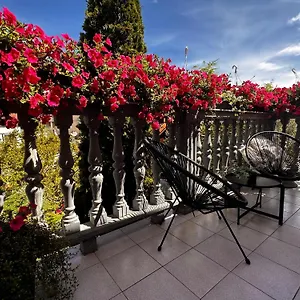 Deluxe Bluebay Oasis Apartment