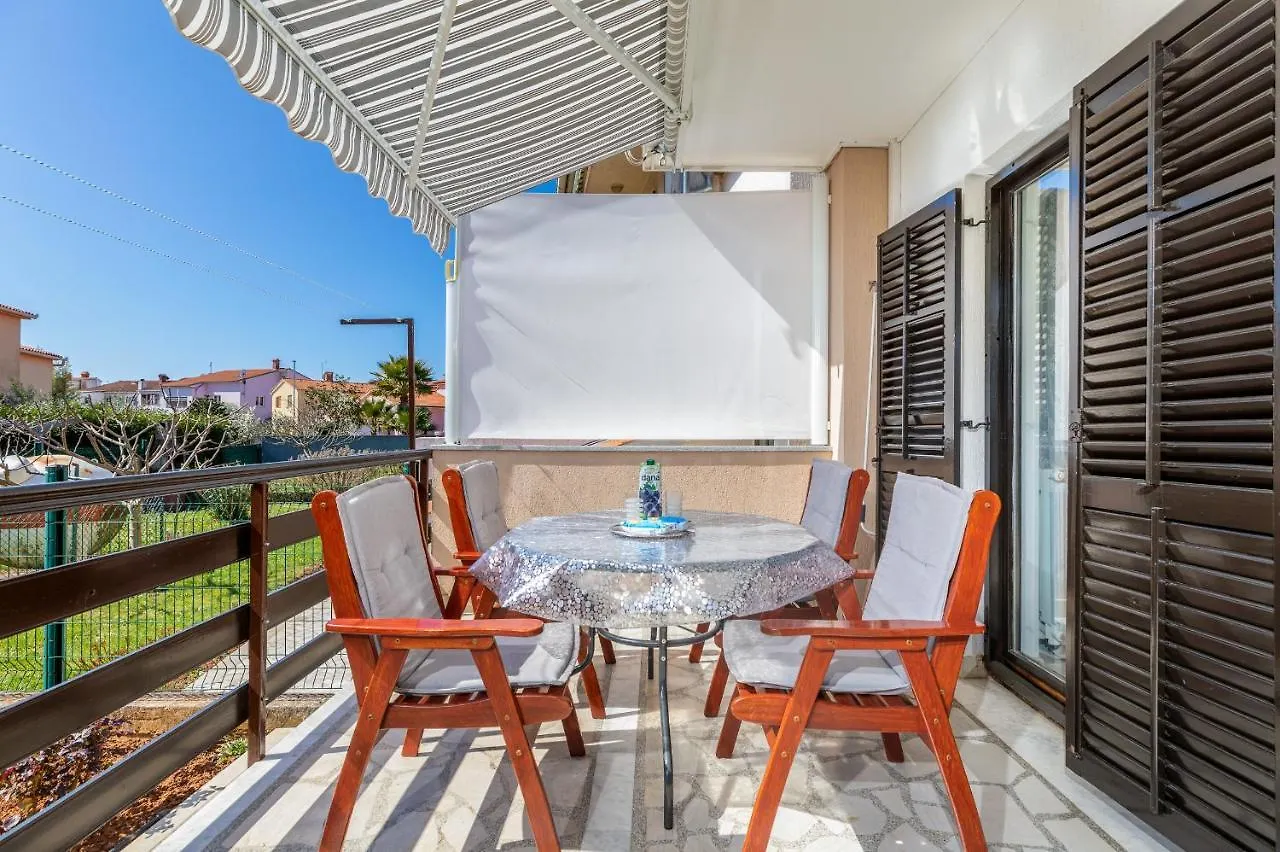 Dany Apartment Fazana 0*,